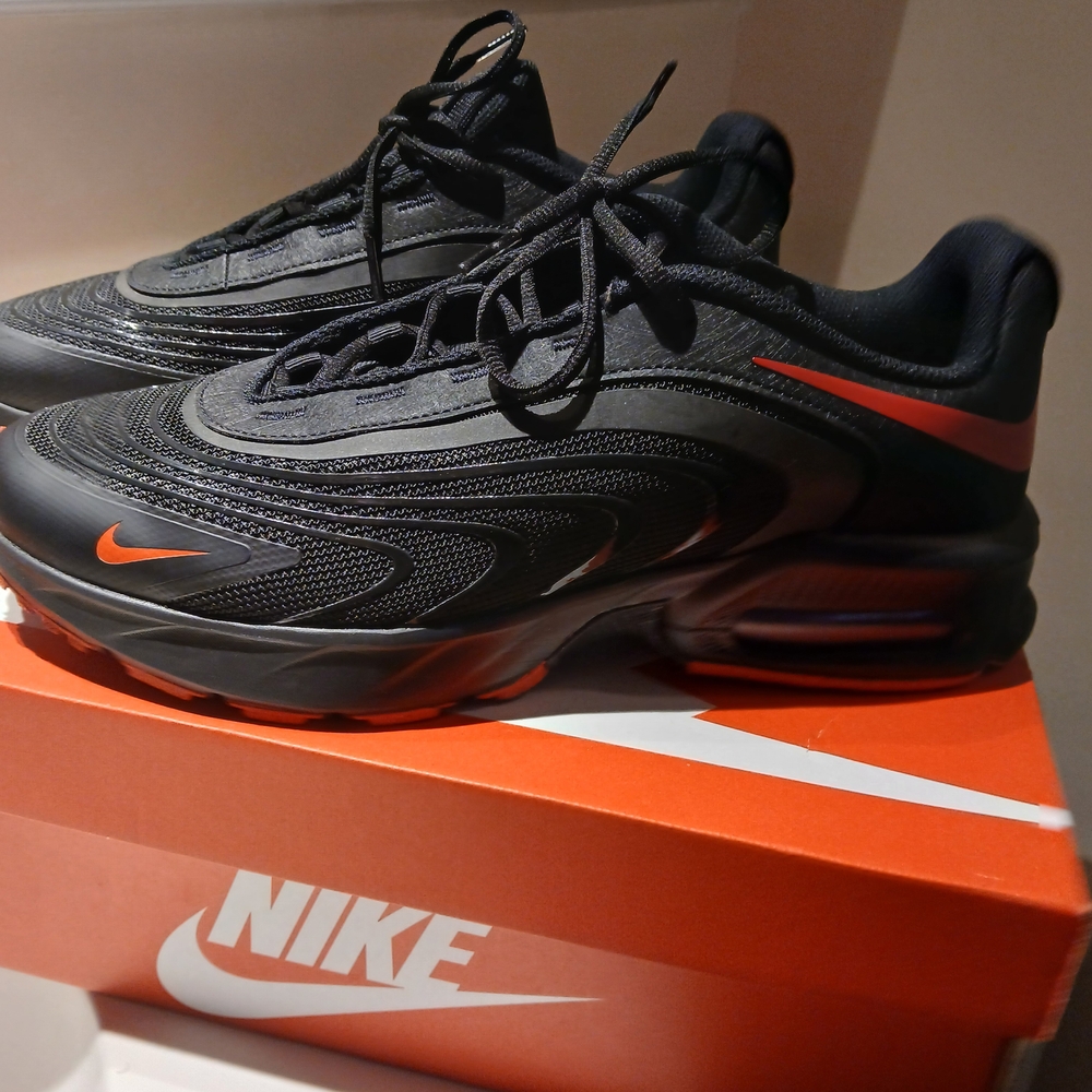 Nike Men's Black and Orange Athletic Sneakers
